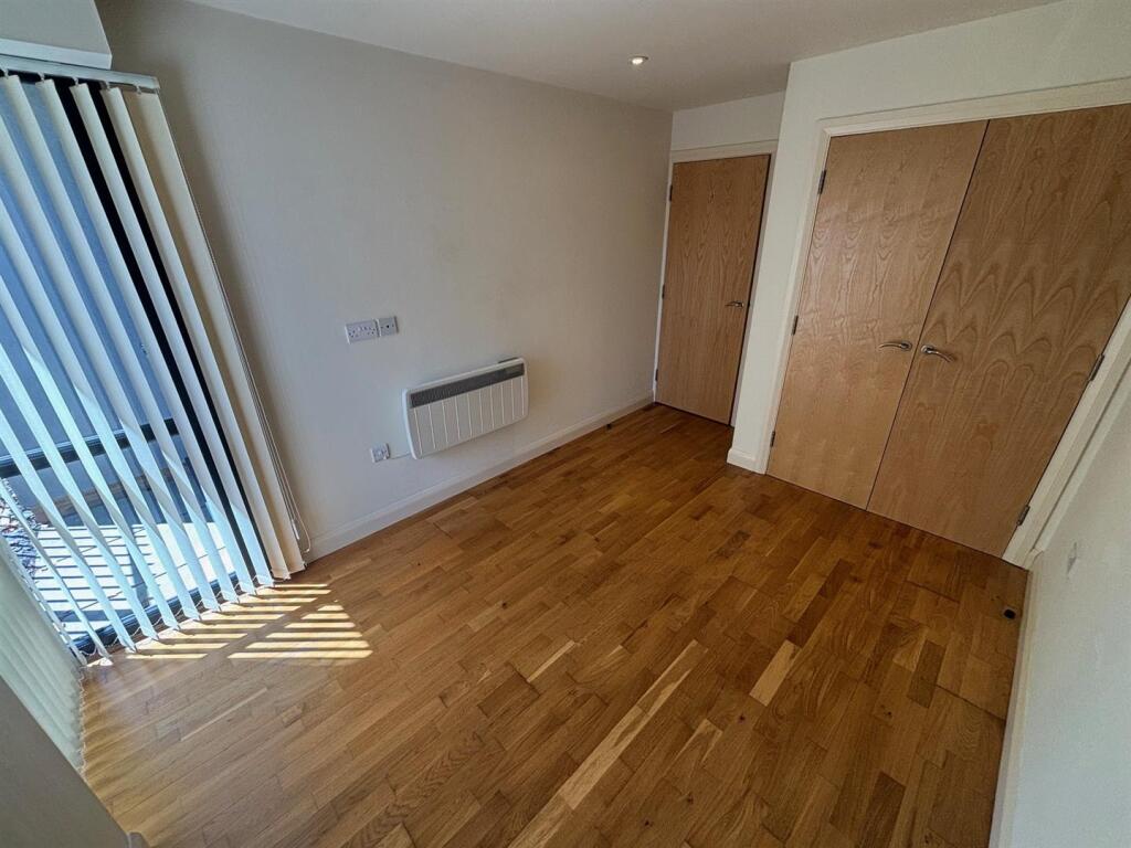 Bedroom 1.jpg