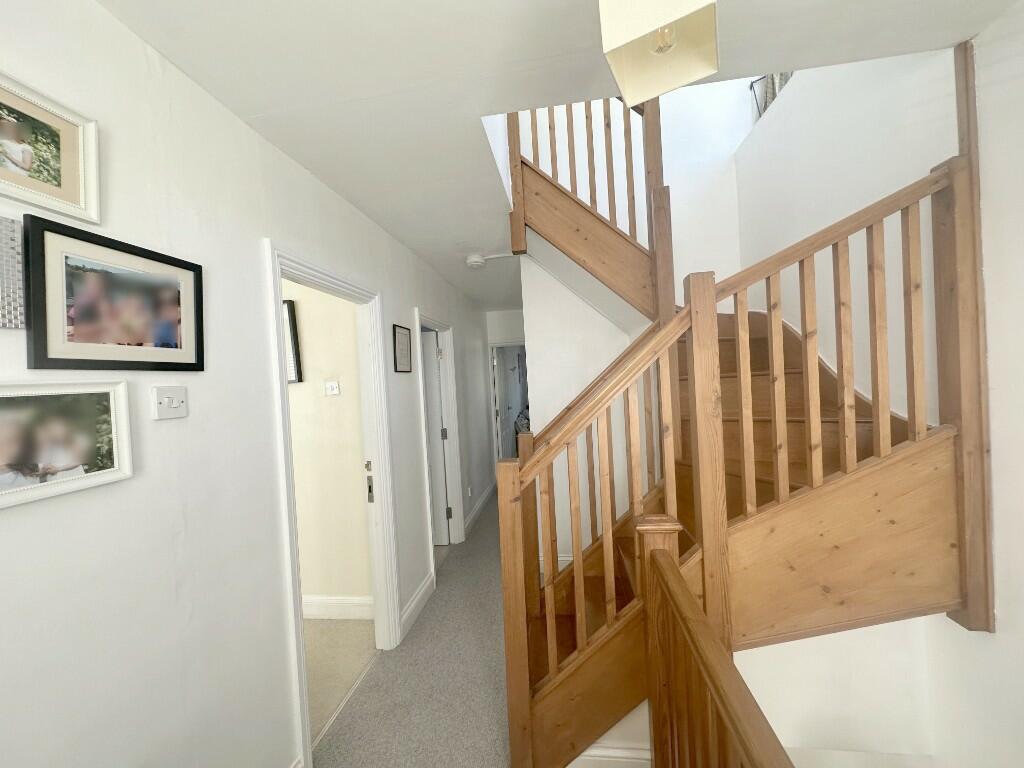 1ST FLOOR LANDING 