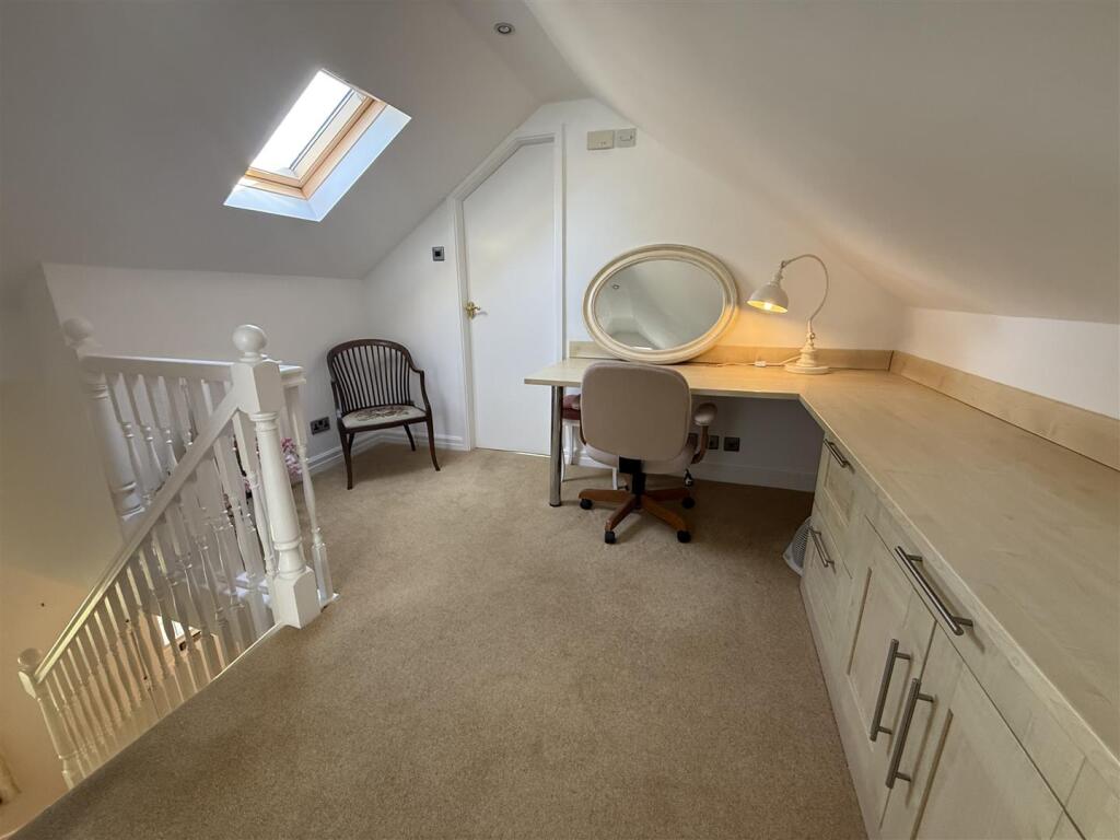 First Floor Landing / Office, Dressing Area