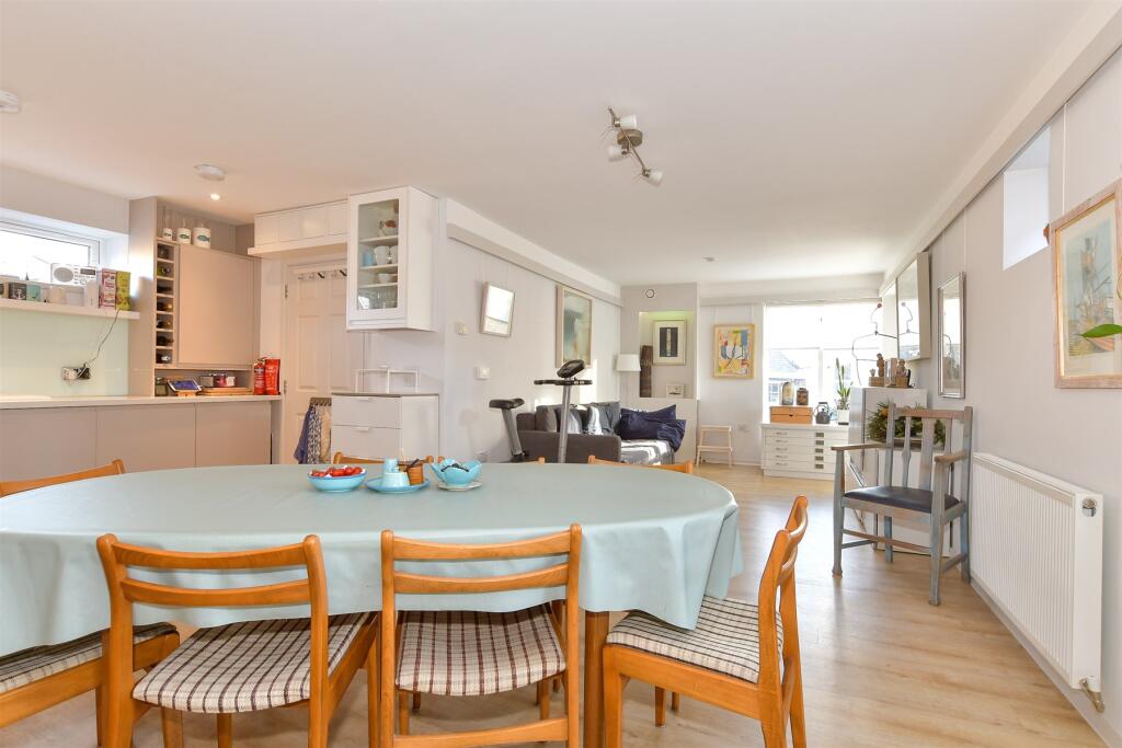 Kitchen/Lounge/ Dining Area