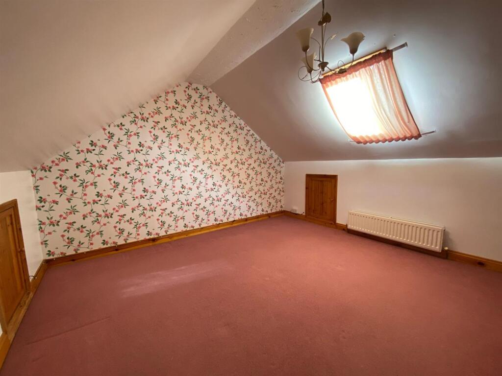 SECOND FLOOR FAMILY ROOM