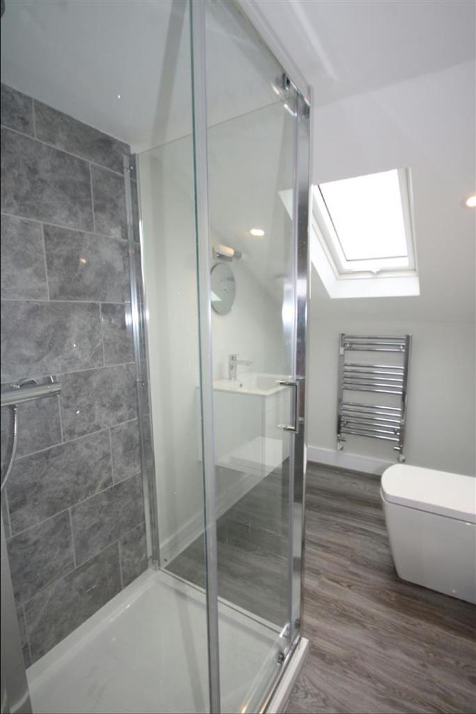 En Suite Shower 2