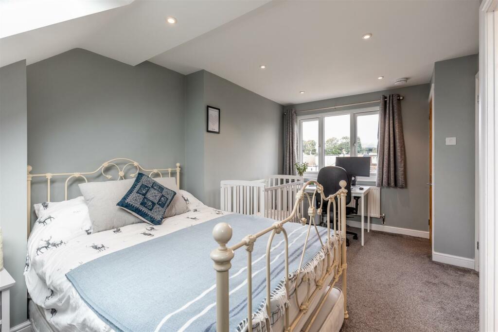 Ellicott Road, Bishopston Bed 3.jpg