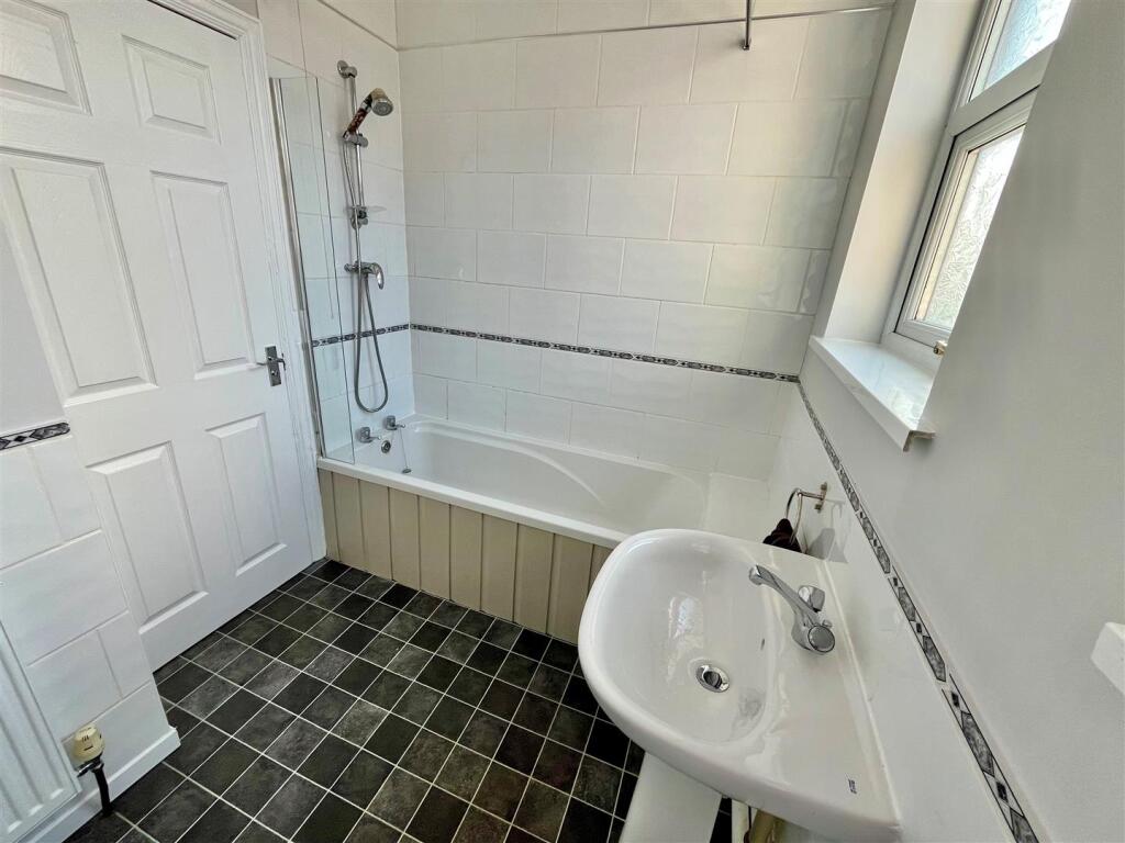 Bathroom - additional image.jpg