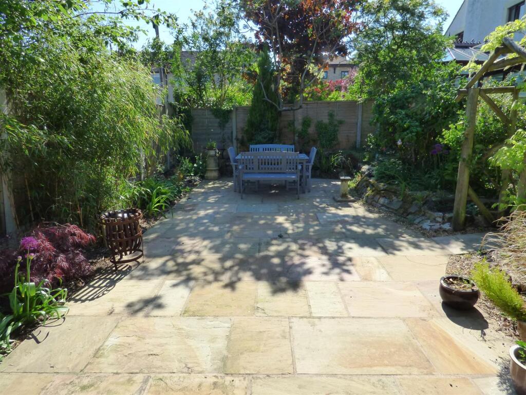 new Garden &amp; Lounge Pics (6).JPG