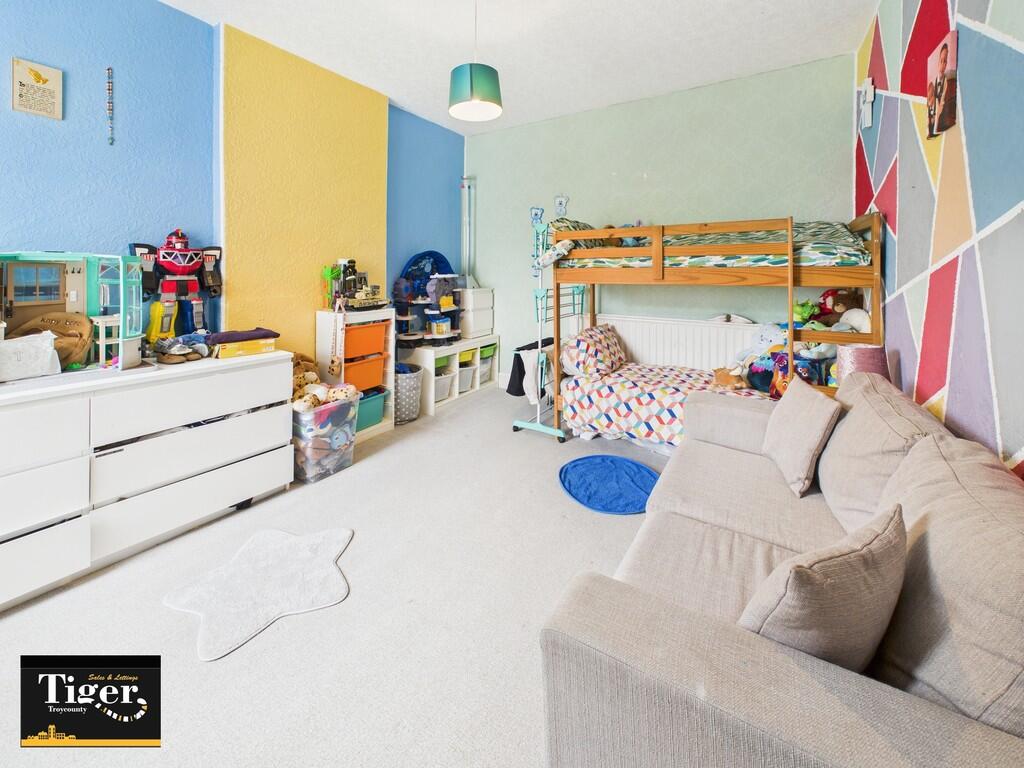 CAM02176G0-PR0725...