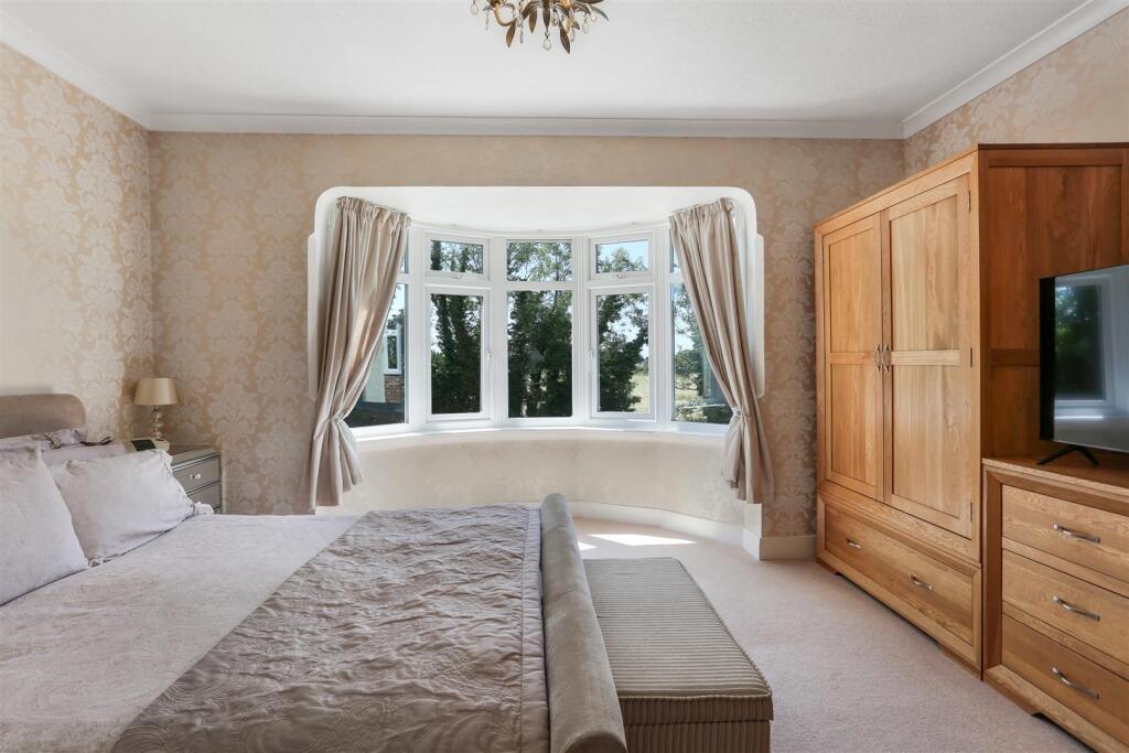 630631790 - 195 Woodcote Road, SM6 8.jpg