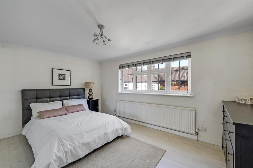 Bedroom..jpg