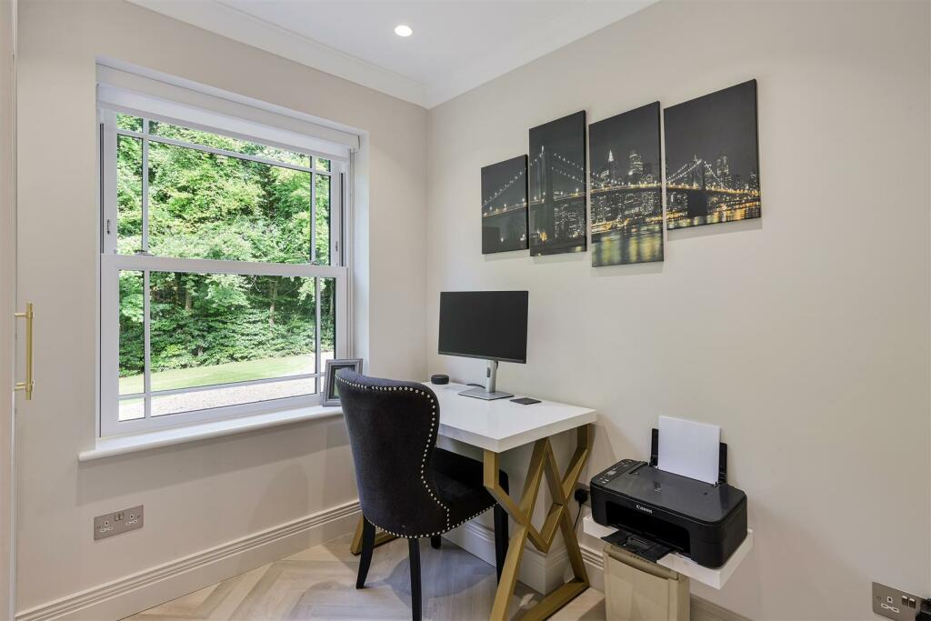 CUNLIFFE CLOSE, 1  (24).jpg