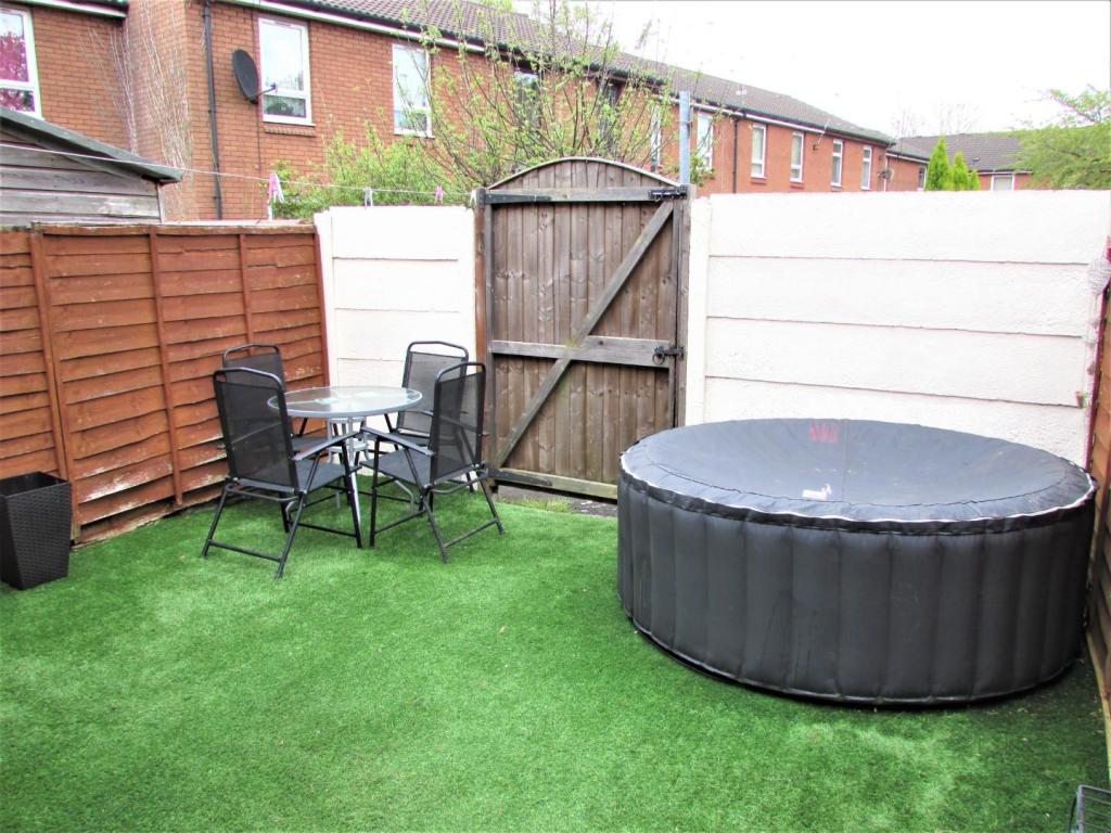 DouglasSt3gdn2.JPG