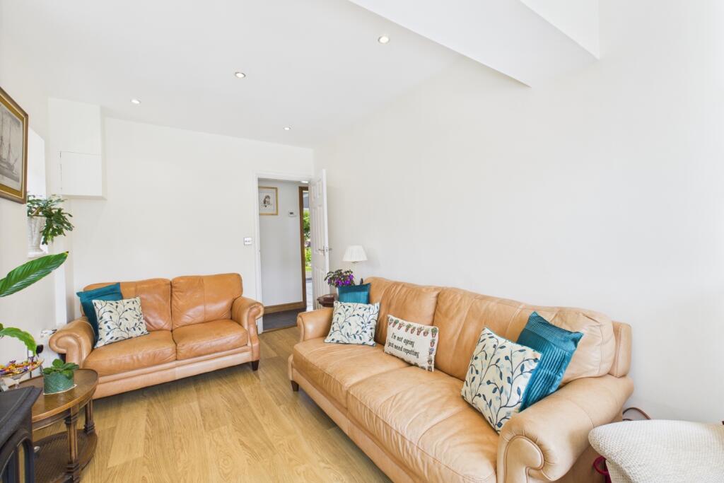 CAM03162G0-PR0301-STILL019