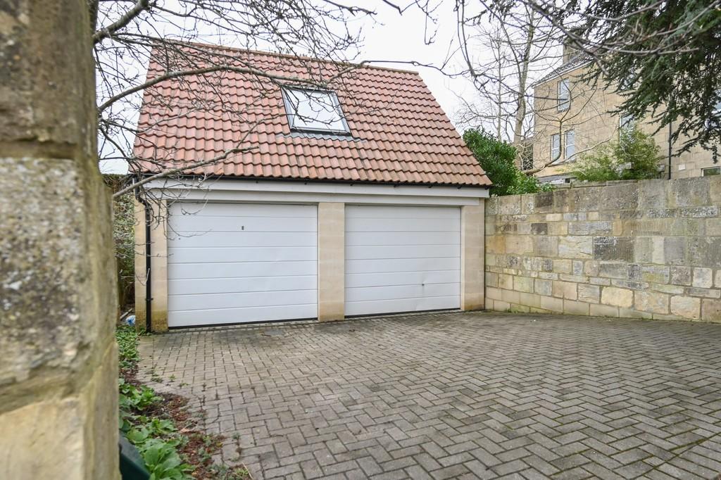 Double Garage / P...