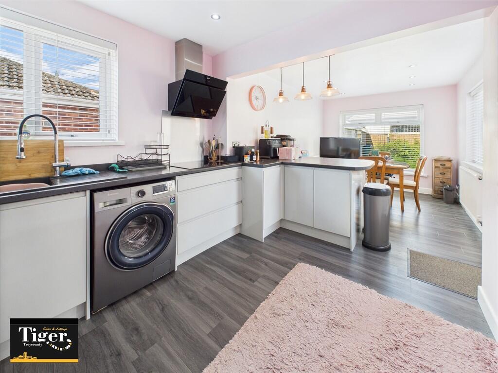 CAM02176G0-PR0578...