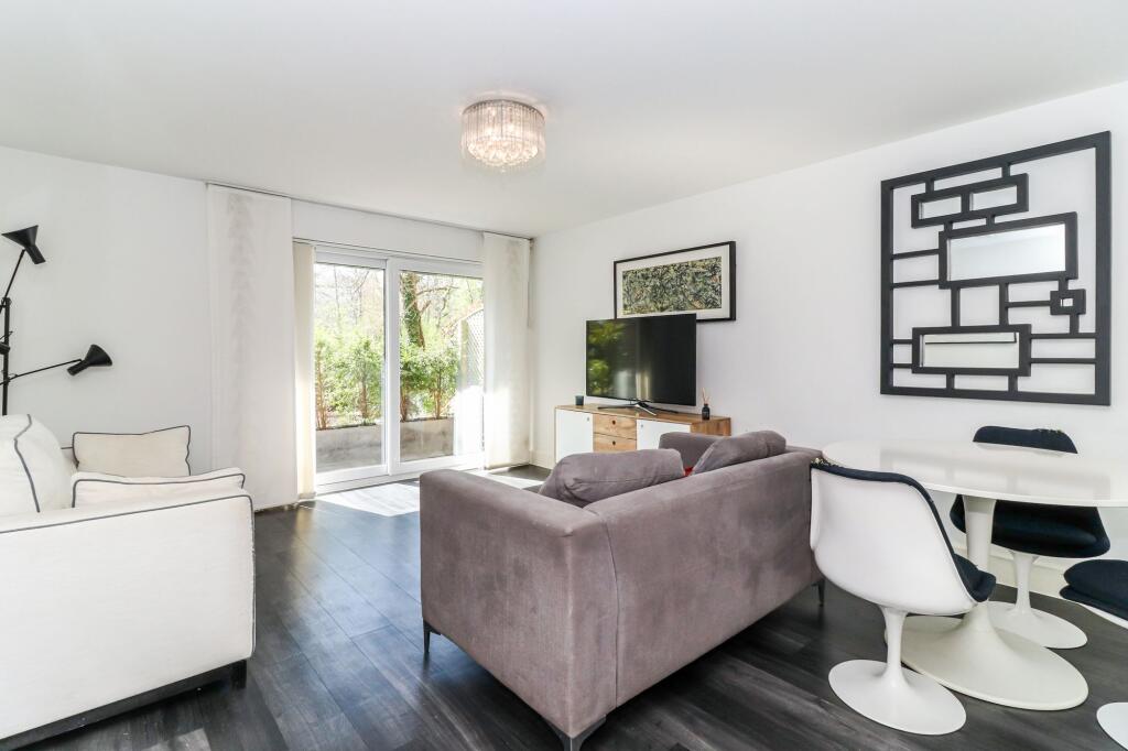 LOUNGE-DINING ROOM