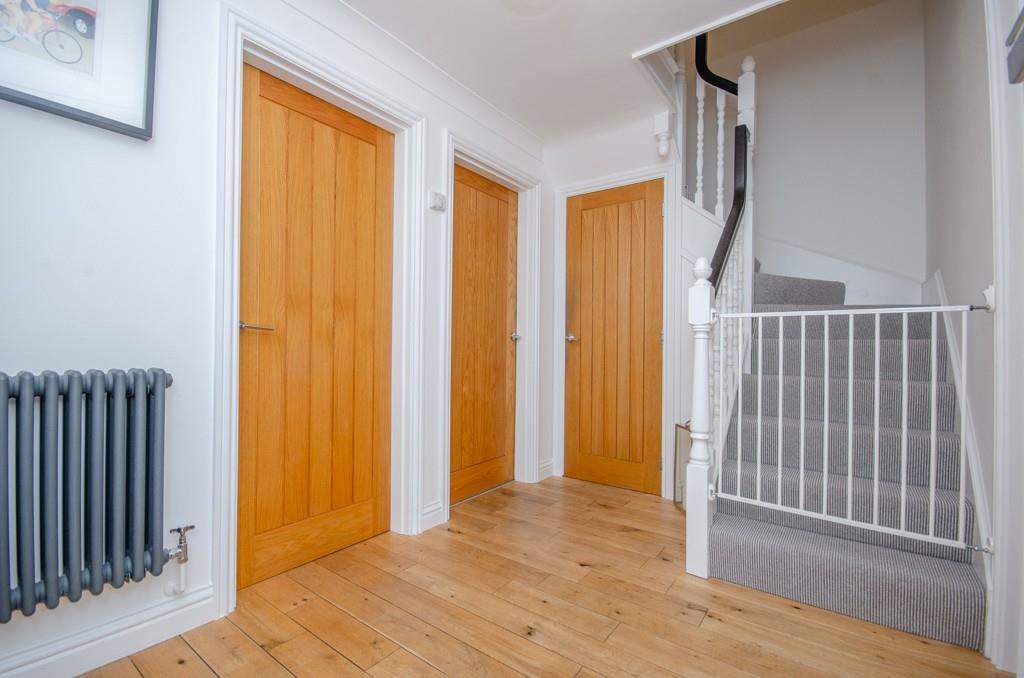 Entrance hall pic 2.jpg