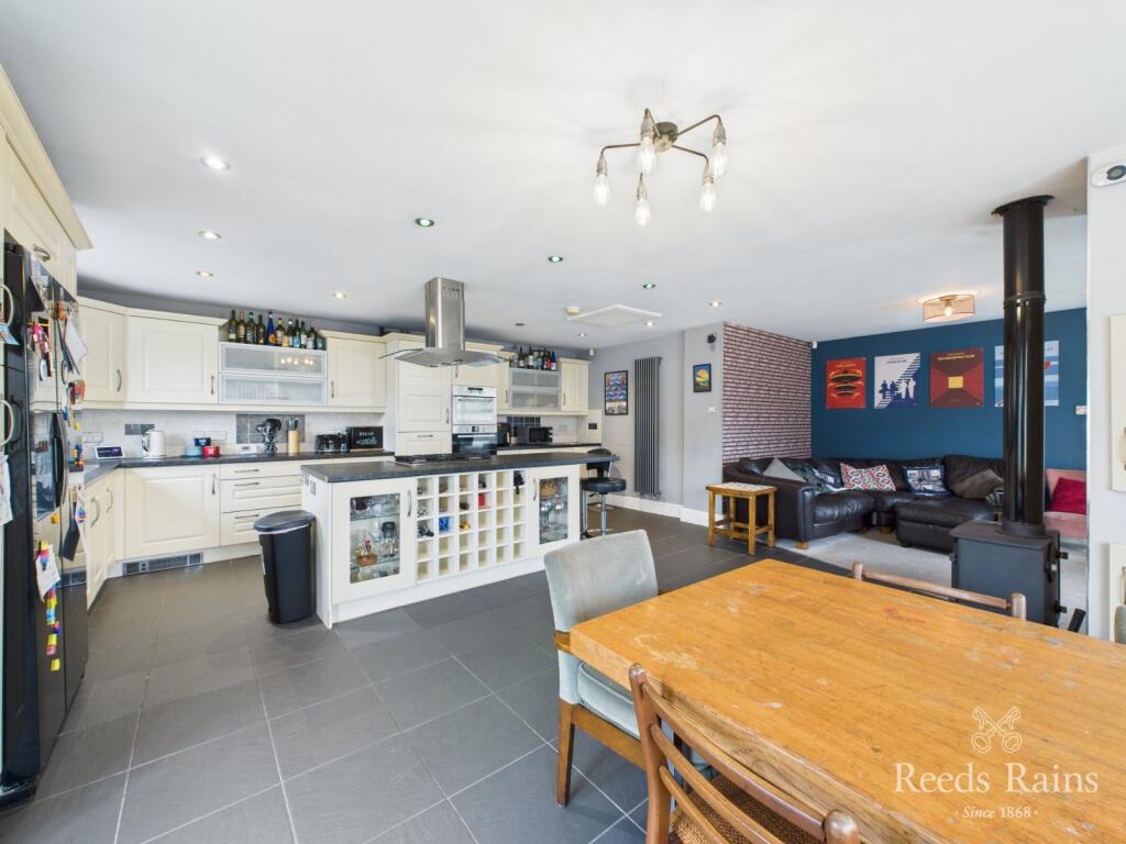 Kitchen/Family/Dinin