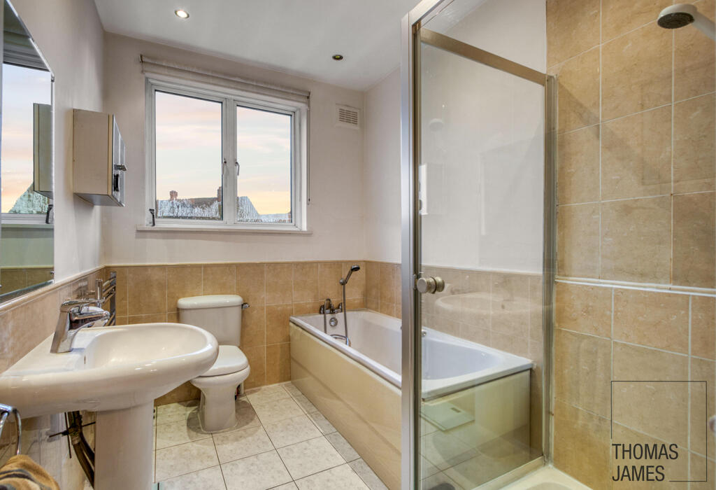 Elsiedene Road, family bathroom