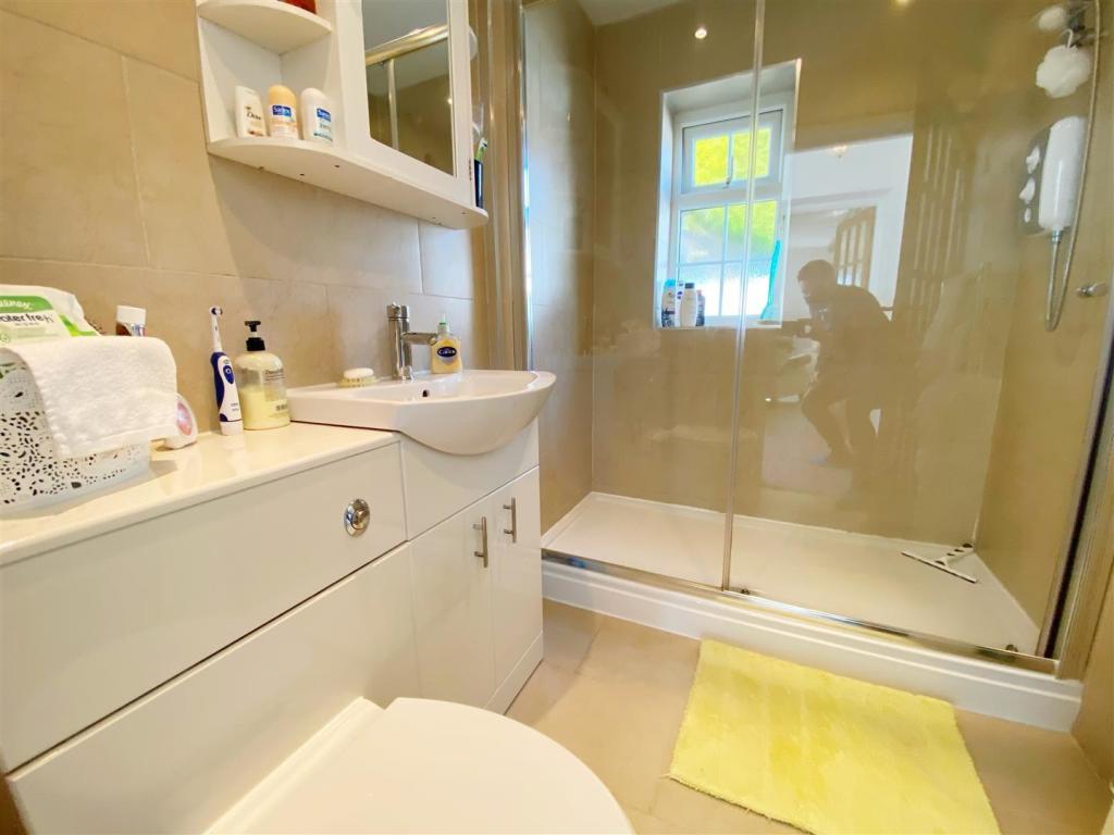 Shower Room.jpg