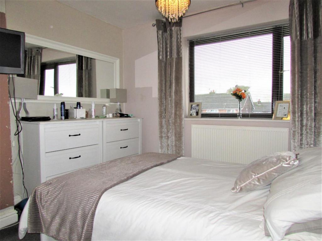 NorfolkCres67bed1.JPG