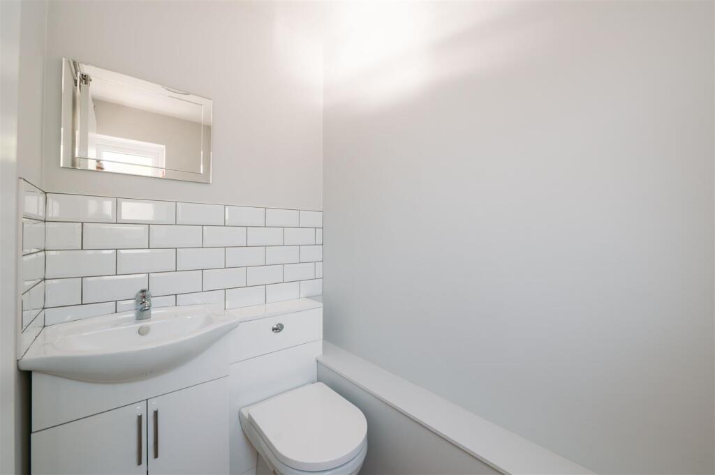 6 Meadow Way, Hitchin-12.jpg