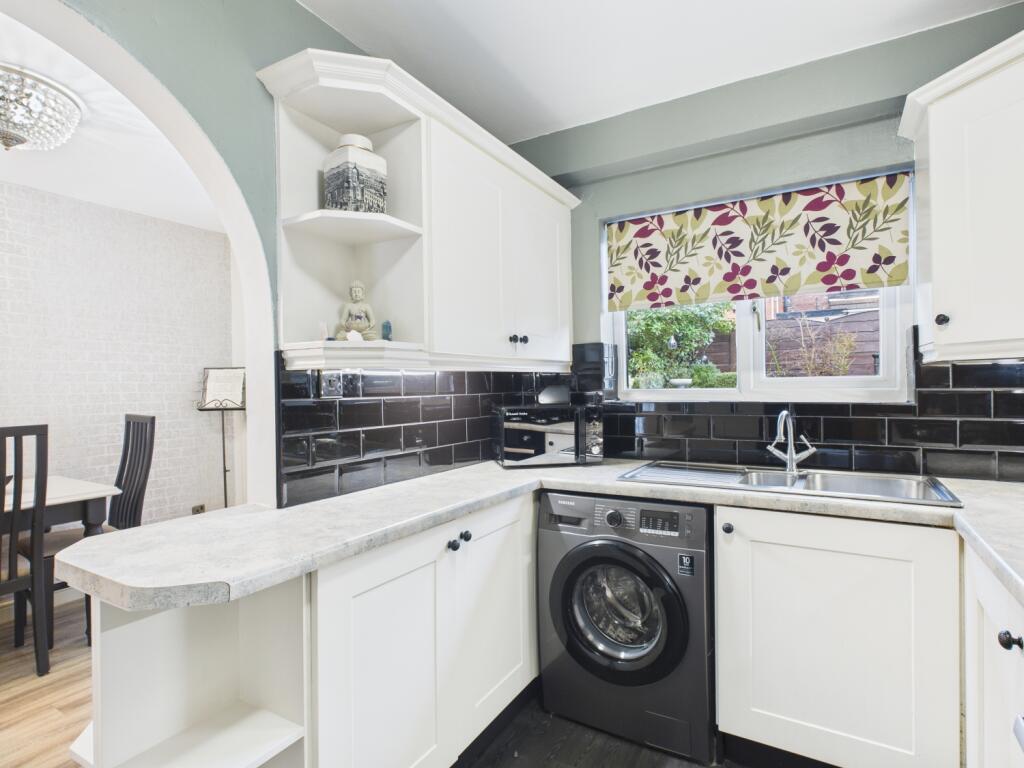 CAM03729G0-PR0197-STILL014