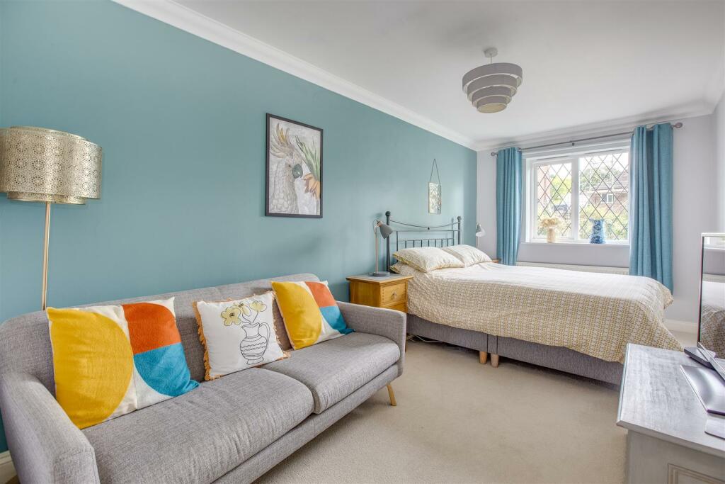 16 Foxhill Close, HP13 5BL-9.jpg