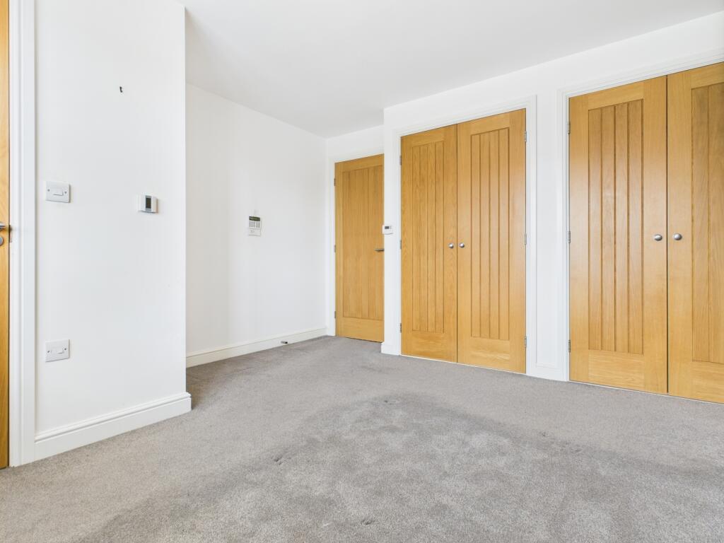 CAM03729G0-PR0113-STILL005