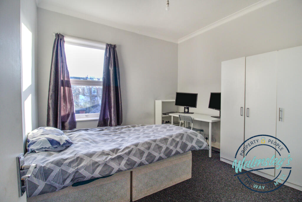Rear first floor double bedroom