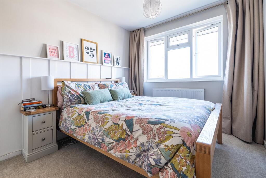 6HodgeCroft_Bed1.jpg