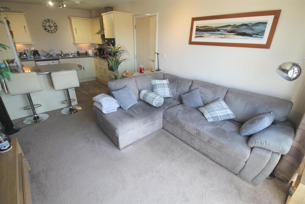 AR Lounge Kitchen i.JPG