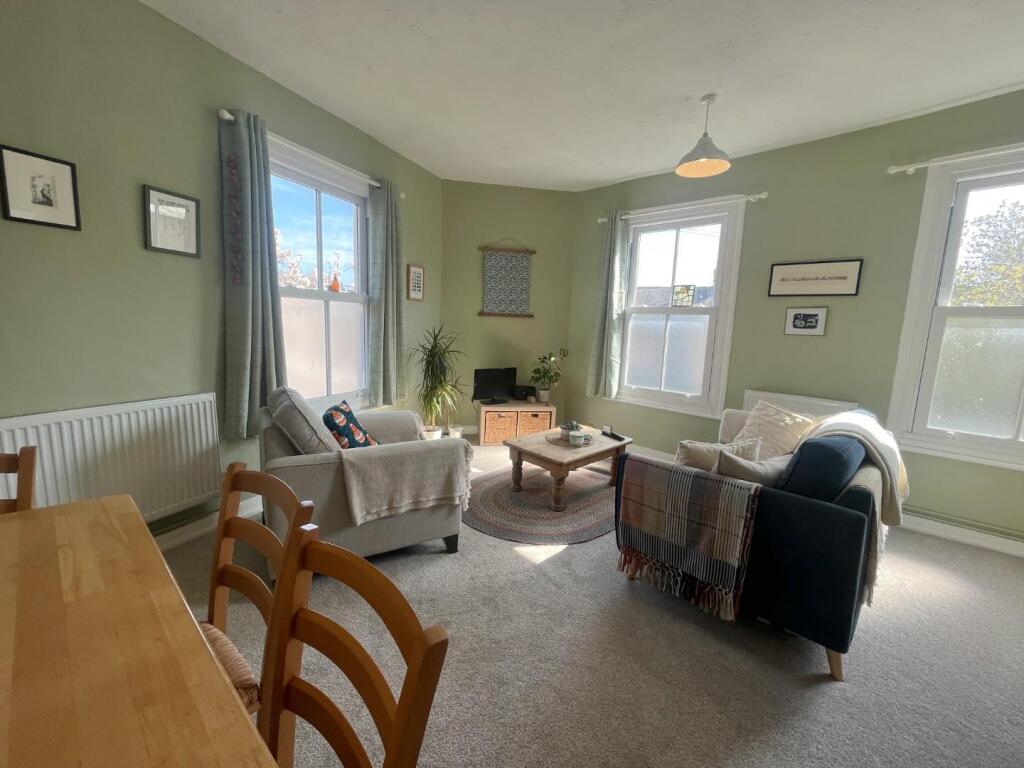 Living room 1.jpeg