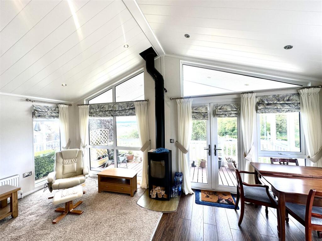 OPEN PLAN KITCHEN/LIVING/DINING ROOM