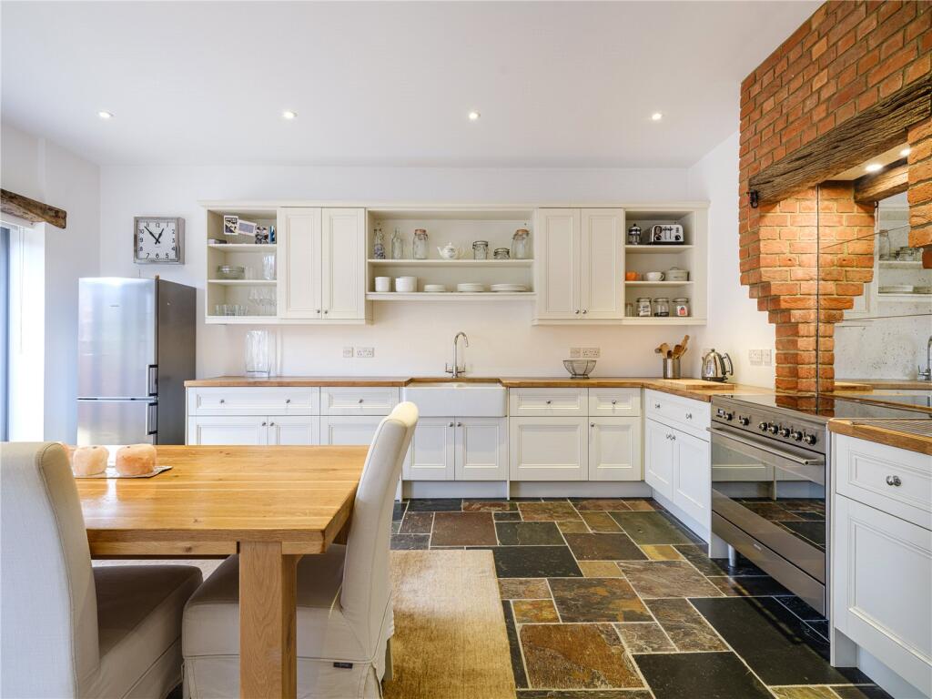 High Street, Burbage, Marlborough, SN8