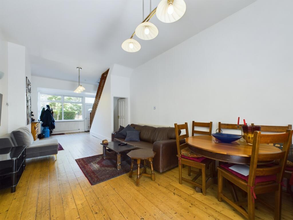 CAM02386G0-PR0085-STILL023