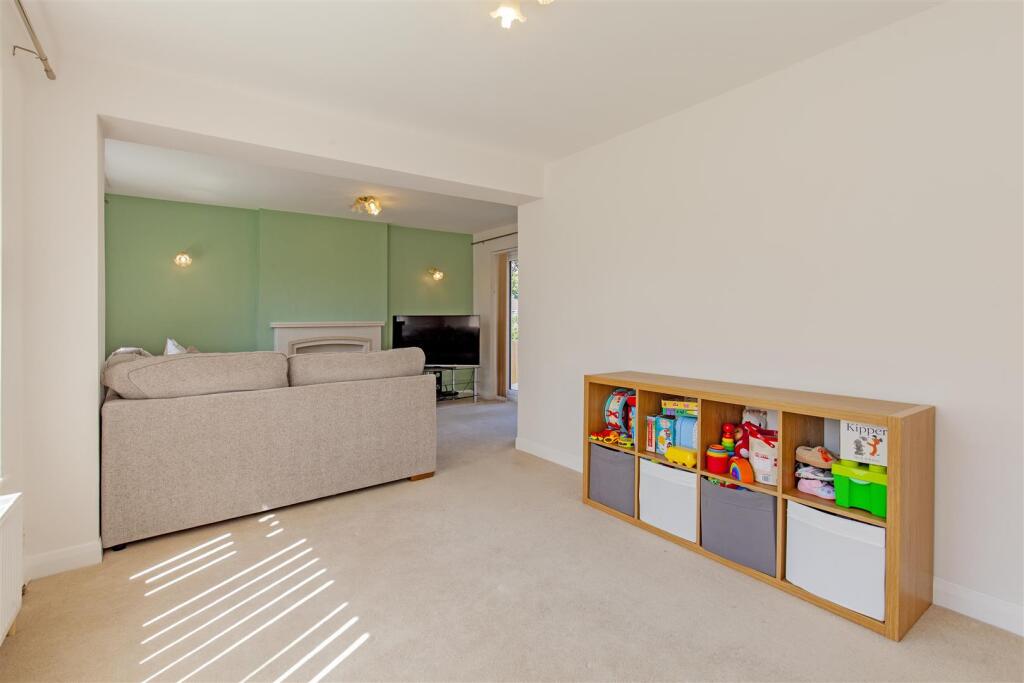 'L' shaped Reception Room