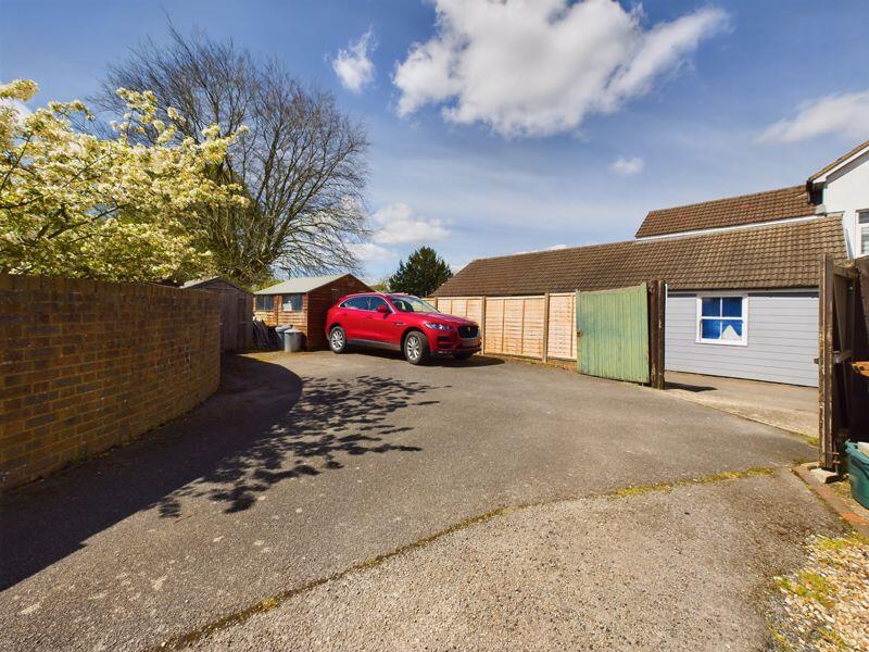 DRIVEWAY WITH PARKING