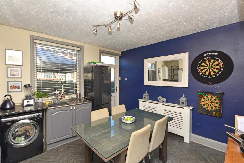 Open Plan Kitchen / Diner: