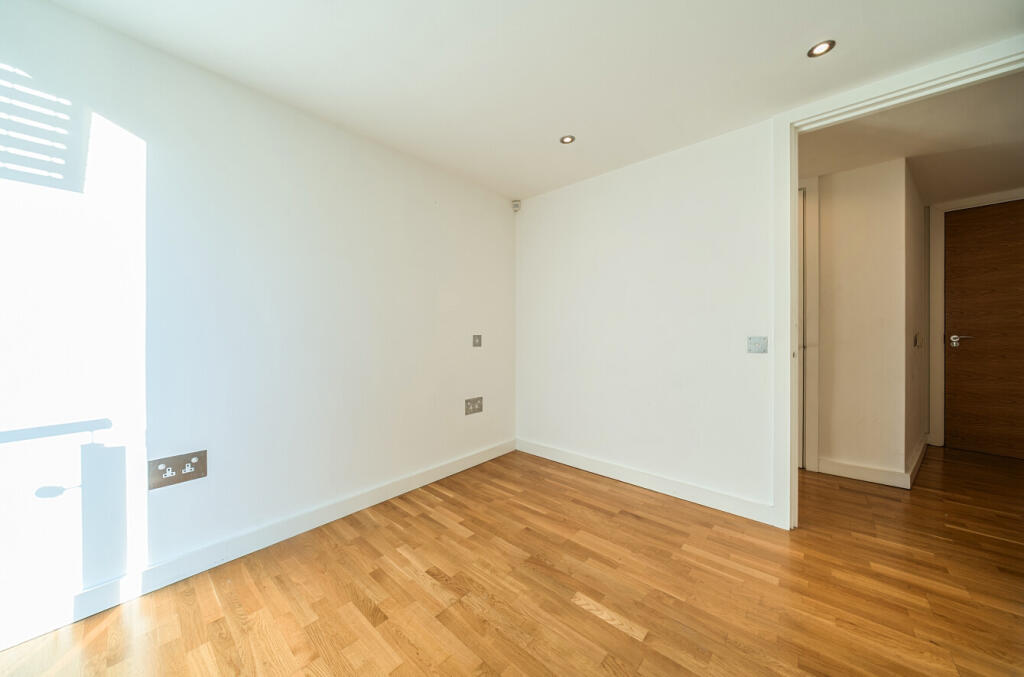 1393745-3-695bbf7...