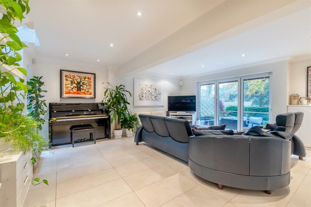 8627589-interior20.jpg