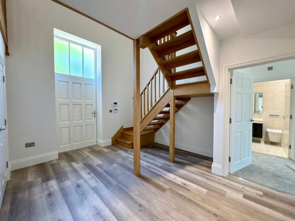Hallway.jpg