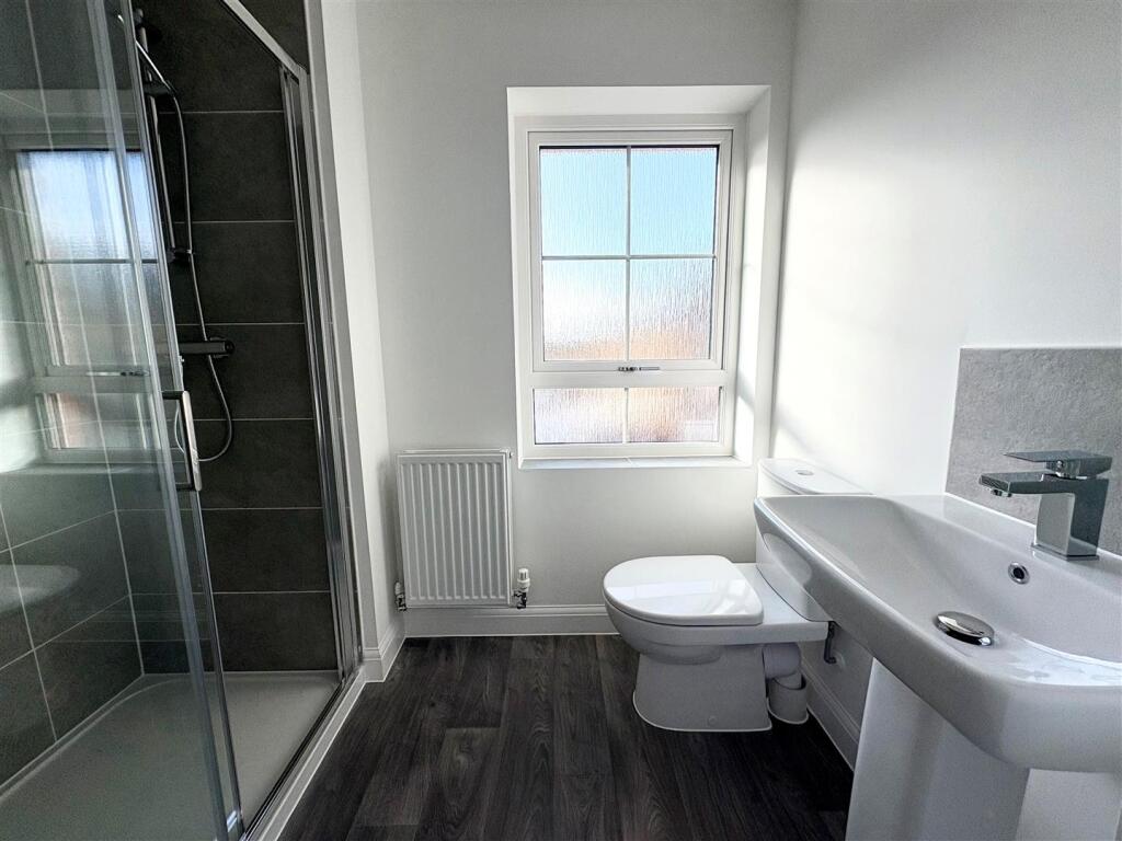 8. ensuite.jpg