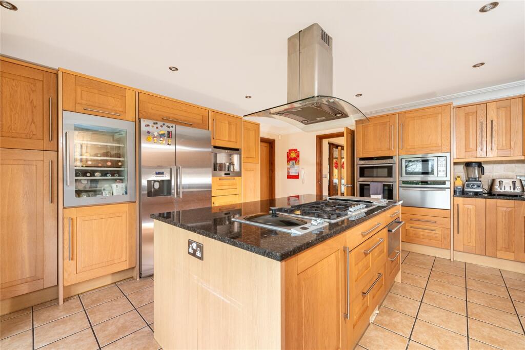 Kitchen/Breakfast Rm