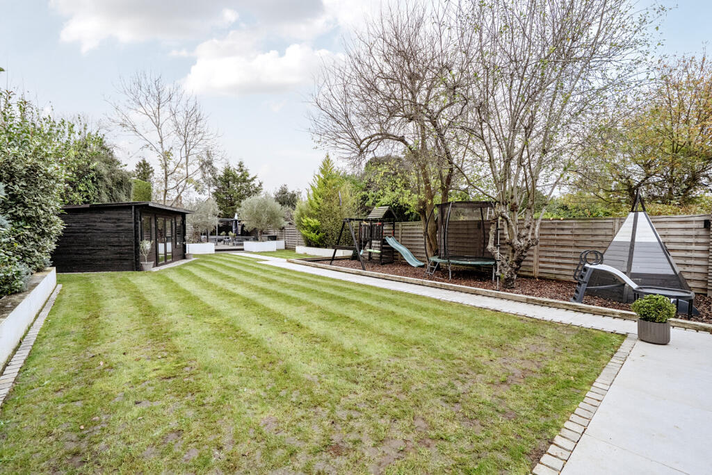 1383560-6-691f30b...