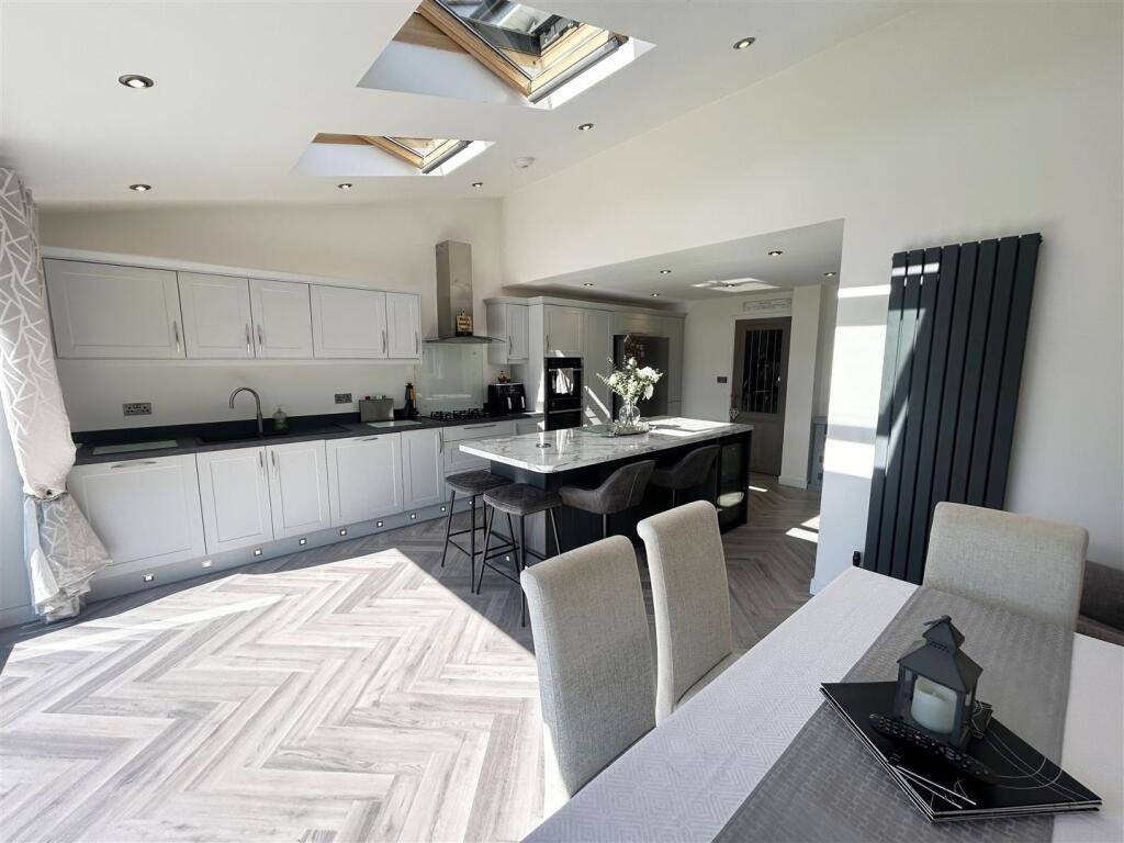 KITCHEN/ DINER