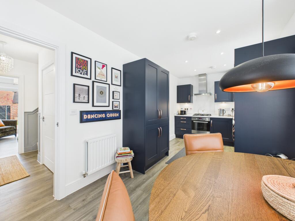Kitchen/ Dining