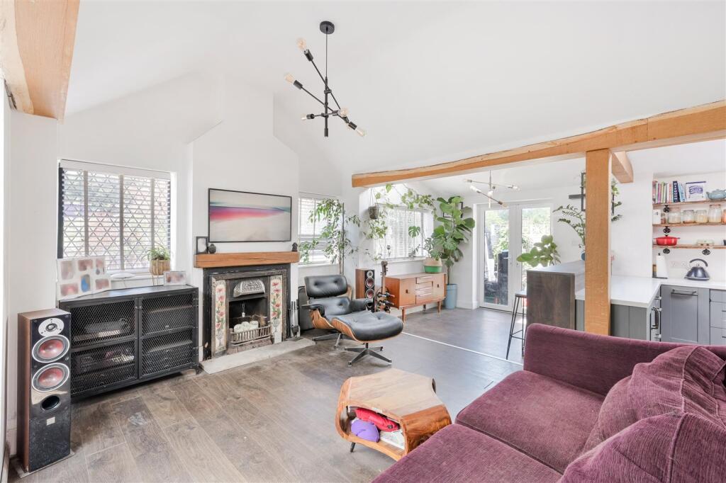 BRAMBLE WALK (11).jpg