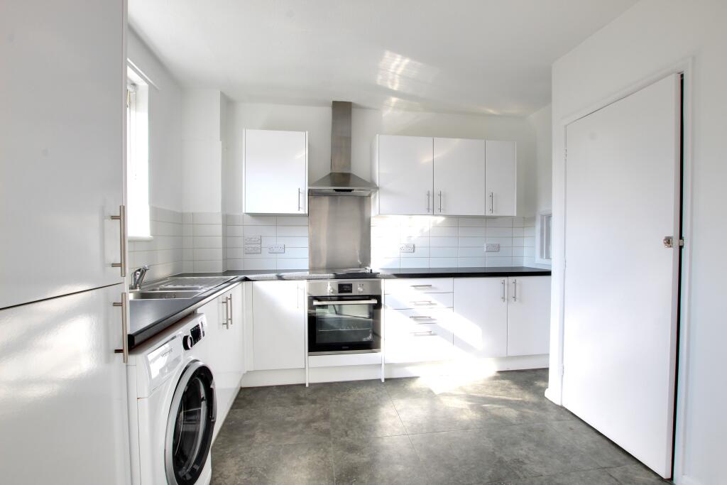 3 KITCHEN.jpg