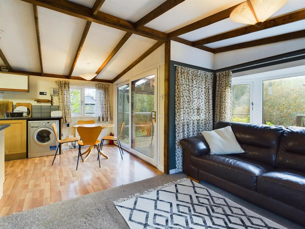 Lounge/dining kitchen