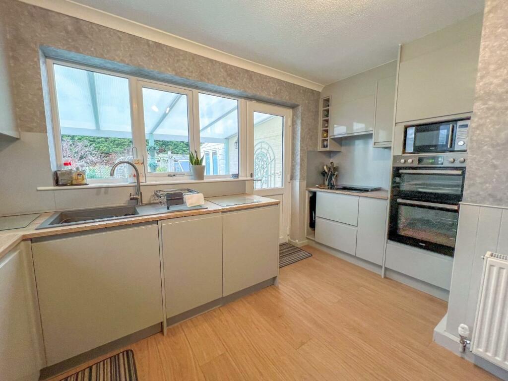 Hill Farm Avenue - Image-15.jpg