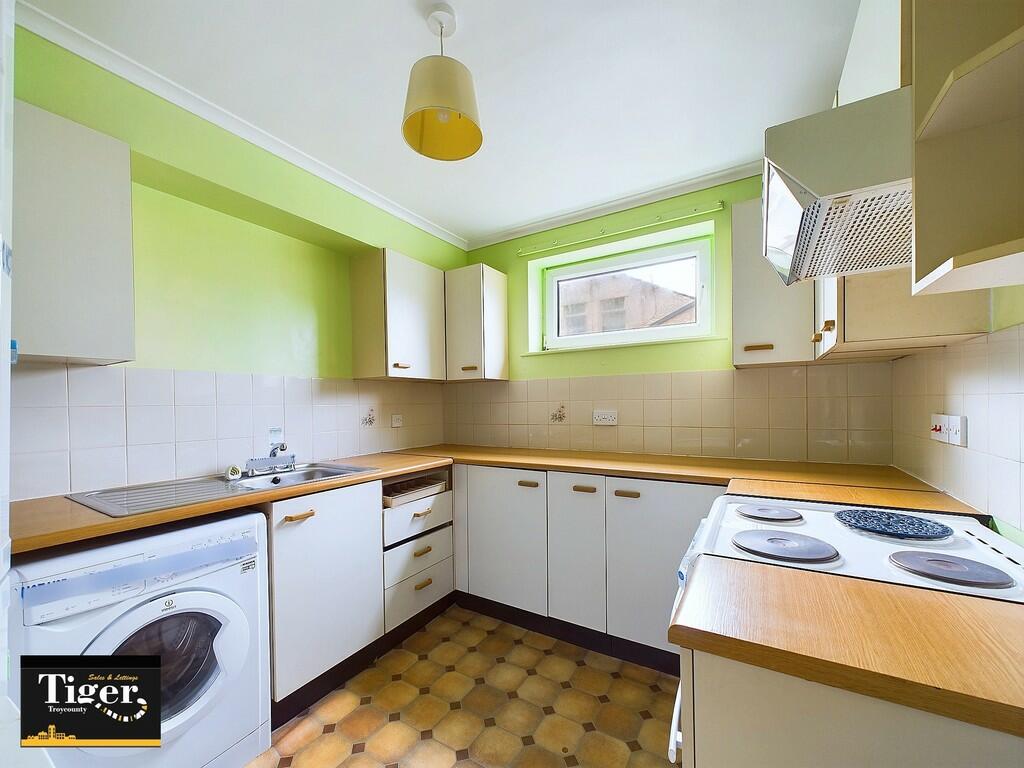 CAM02176G0-PR0403...